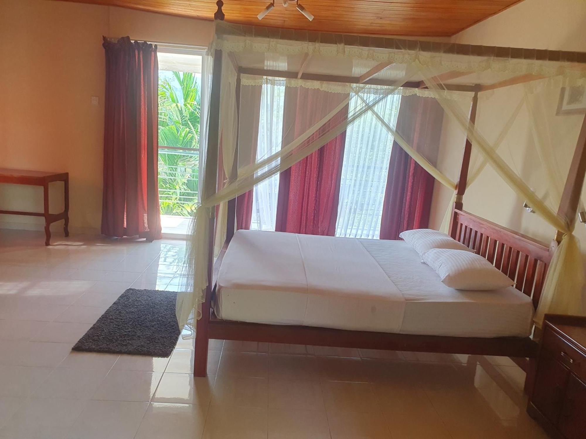 Rainforest Lodge, Deniyaya Singheraja Rum bild